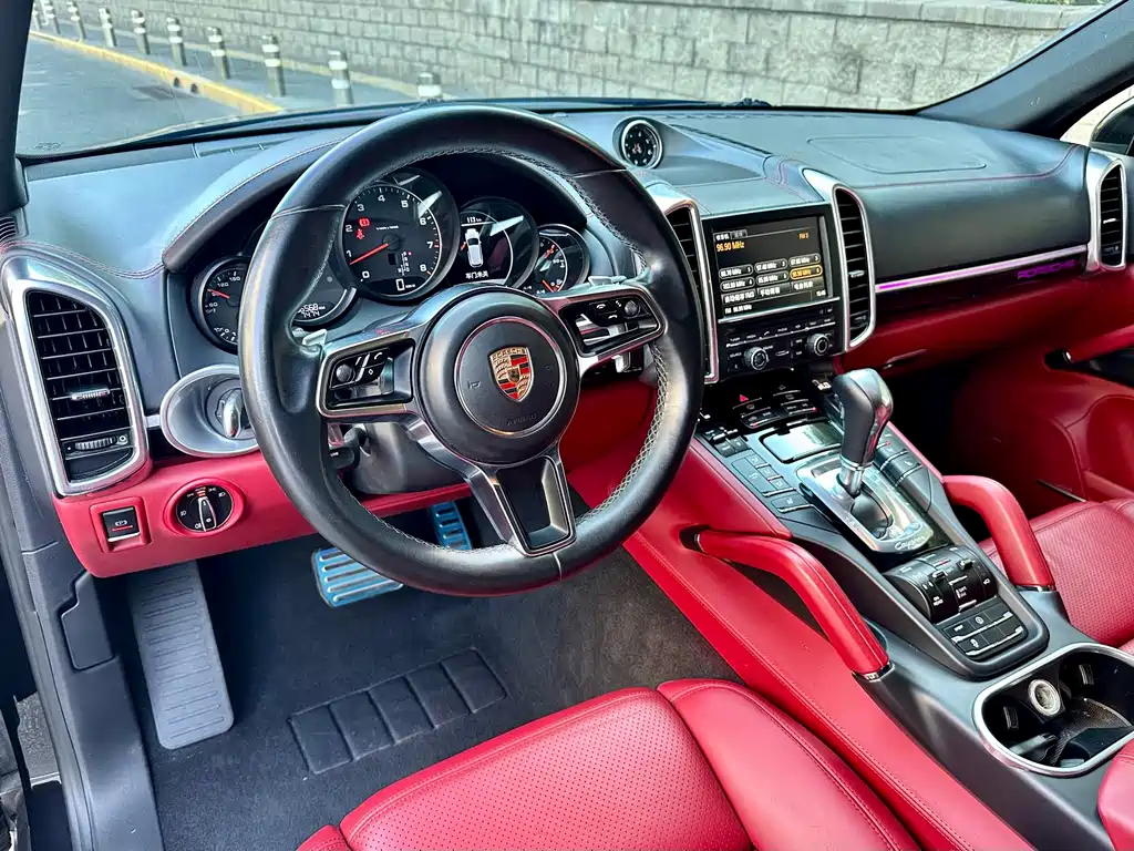 Porsche Cayenne — миниатюра 11