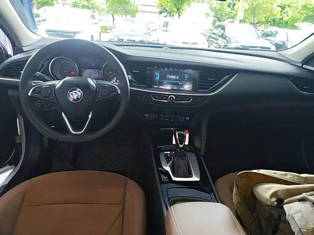Buick Regal — миниатюра 10