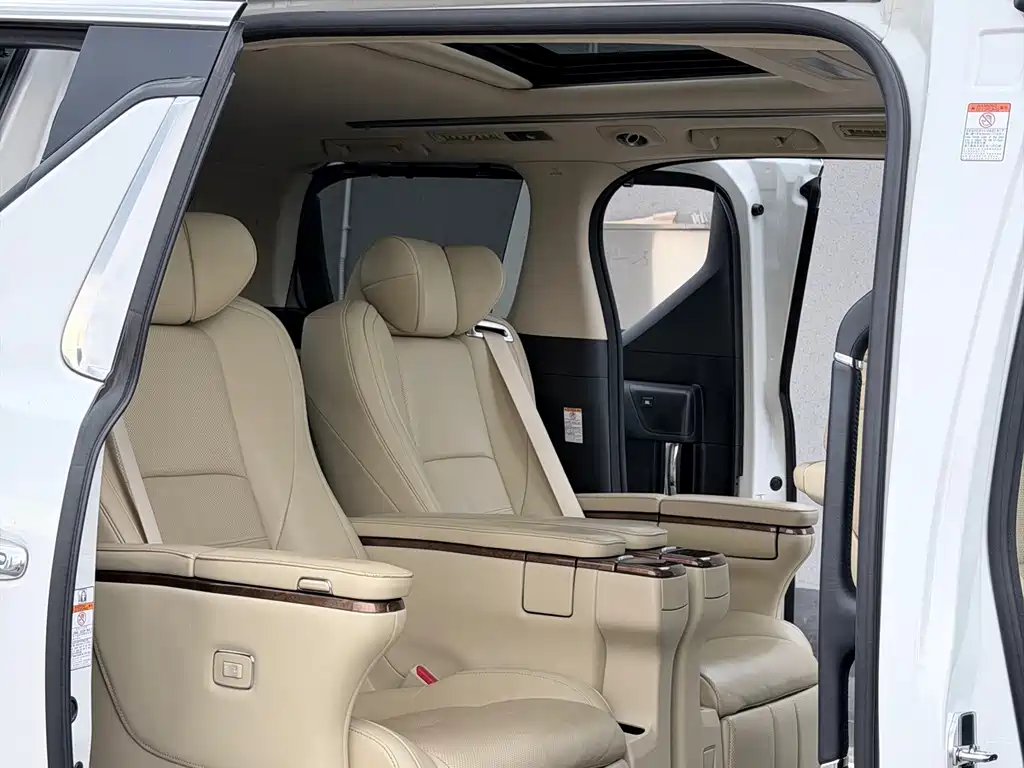 Toyota Alphard — миниатюра 14