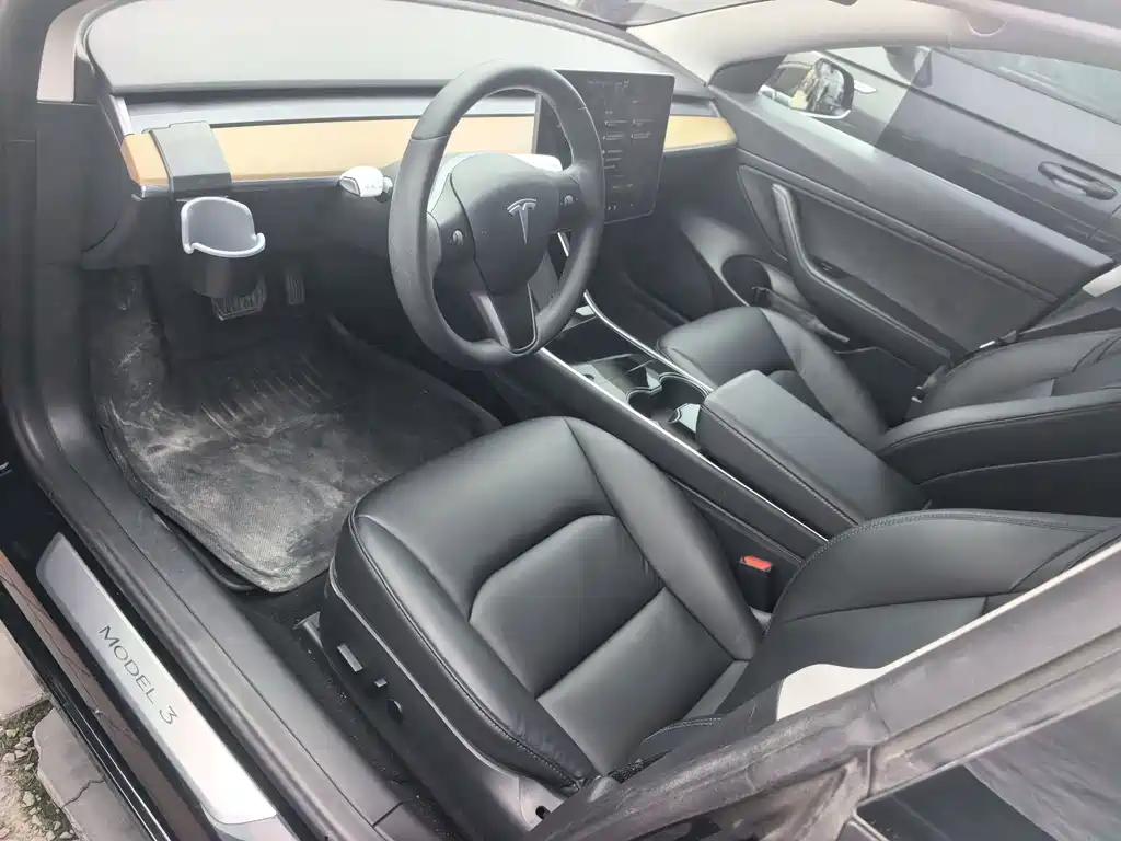 Tesla Model 3 — миниатюра 7