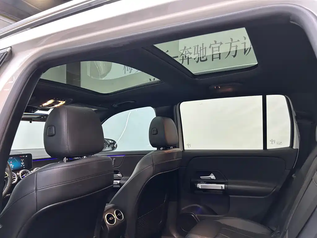 Mercedes-Benz GLB — миниатюра 12