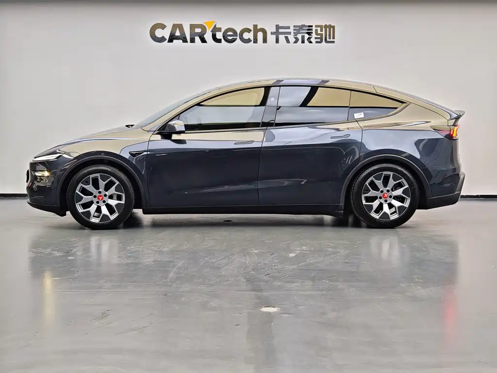 Tesla Model Y L — миниатюра 3