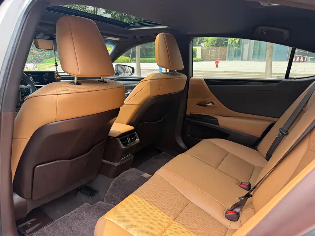 Lexus ES — миниатюра 6