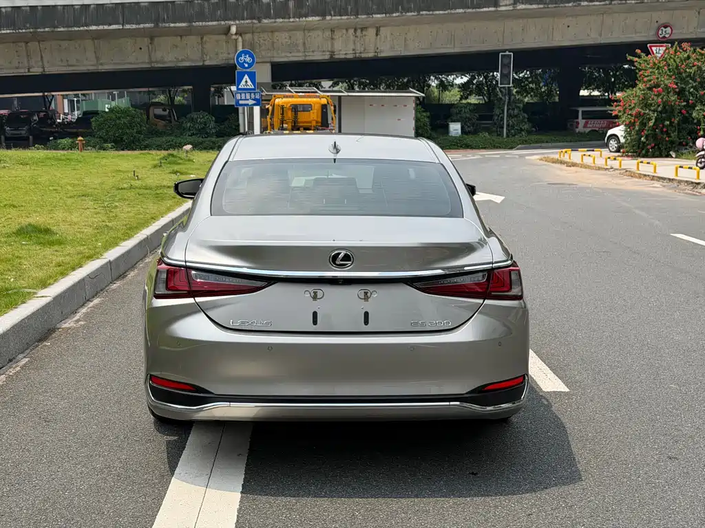 Lexus ES — миниатюра 17