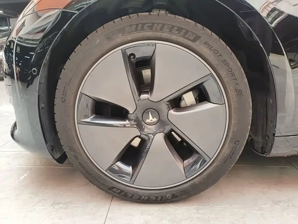 Tesla Model 3 — миниатюра 23