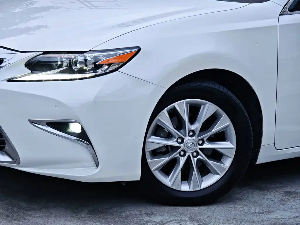 Lexus ES — миниатюра 2