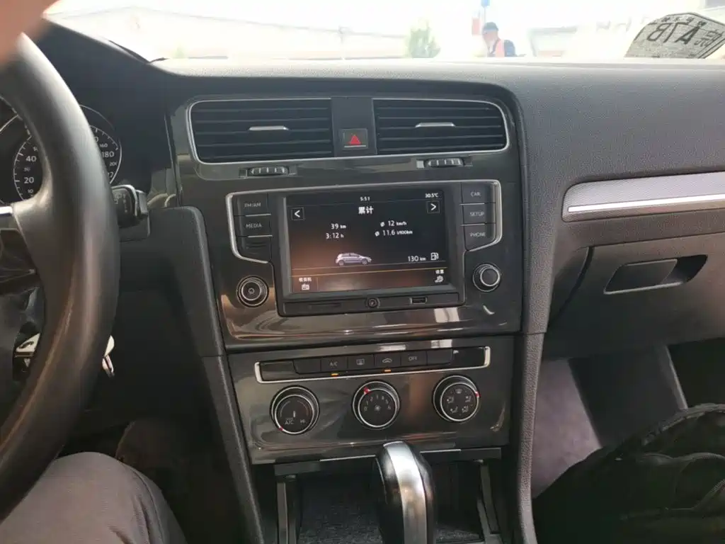 Volkswagen Golf — миниатюра 13
