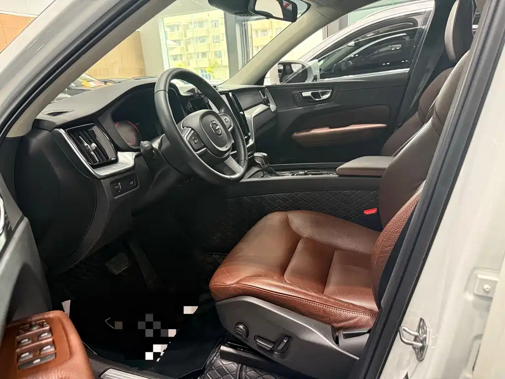Volvo XC60 2019 T5 V