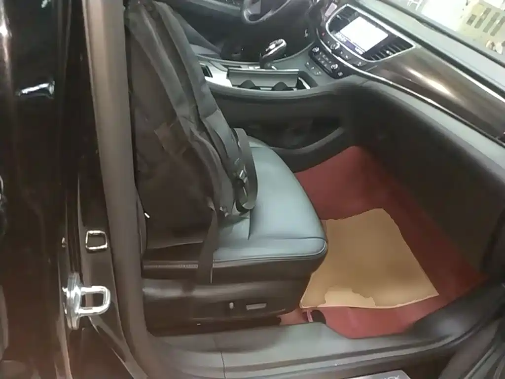 Buick LaCrosse — миниатюра 25