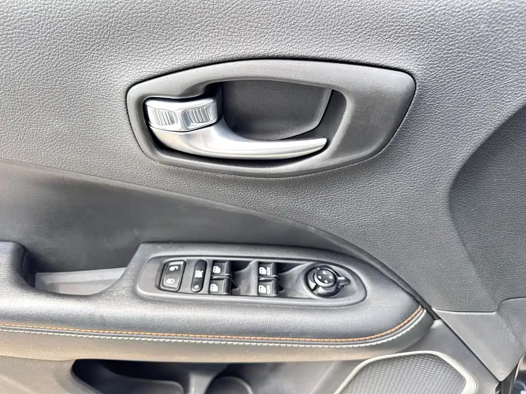 Jeep Compass — миниатюра 16