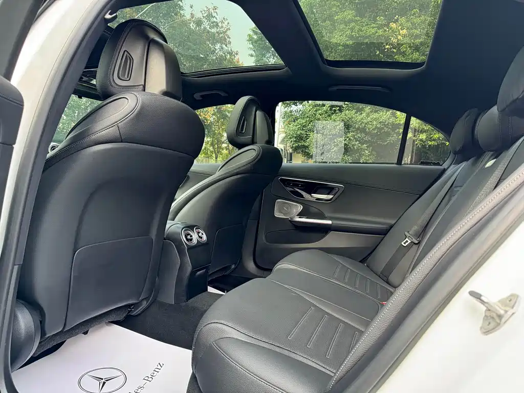 Mercedes-Benz C-Class — миниатюра 11