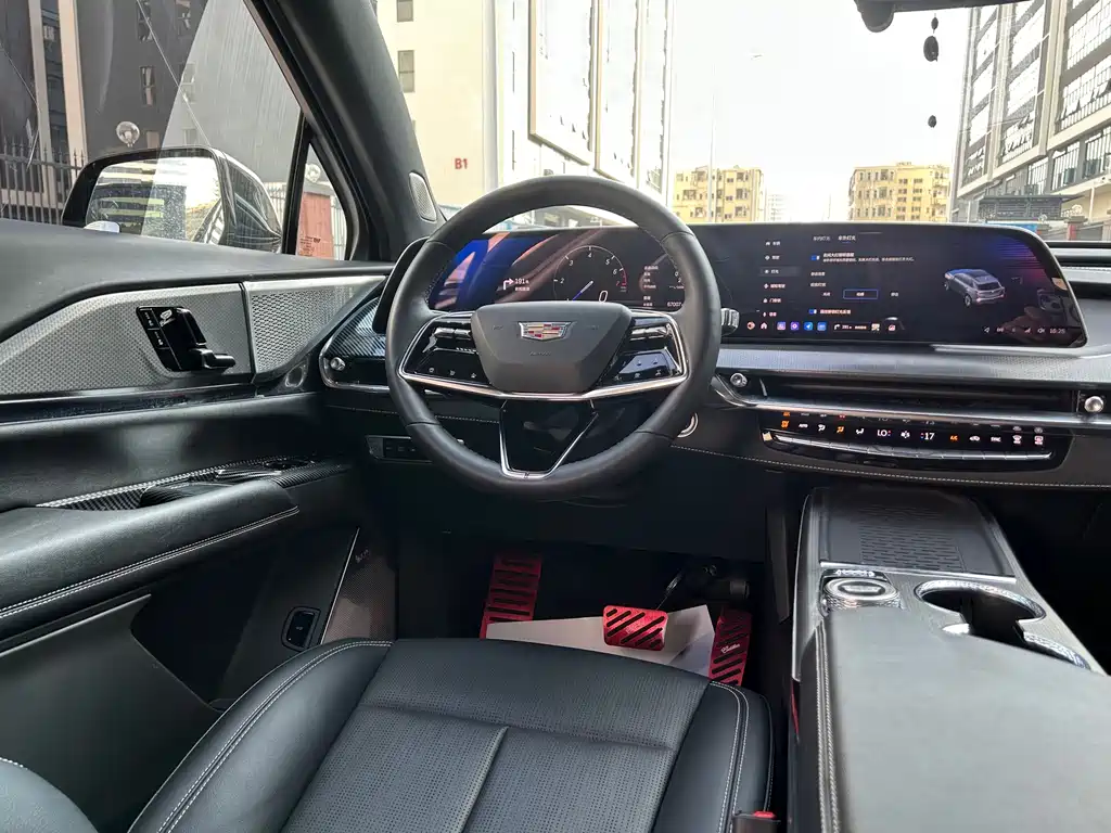 Cadillac XT5 — миниатюра 8