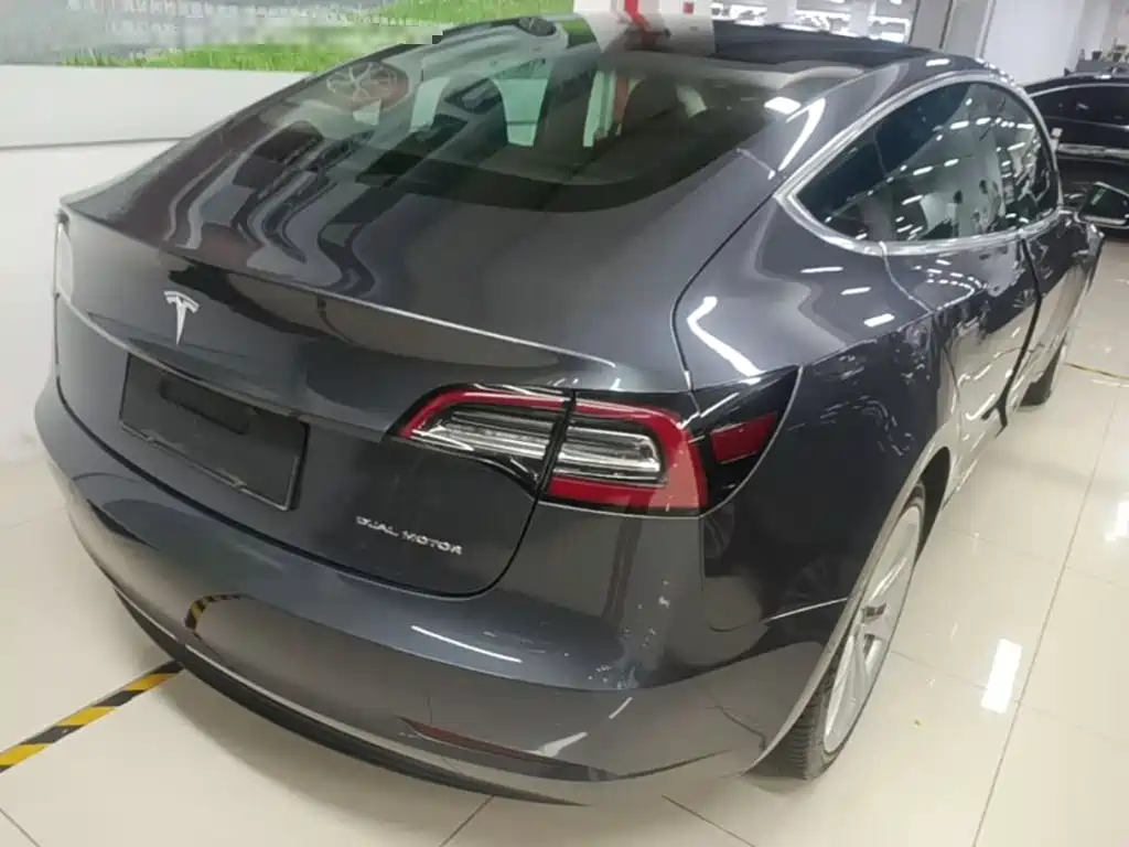 Tesla Model 3 — миниатюра 7