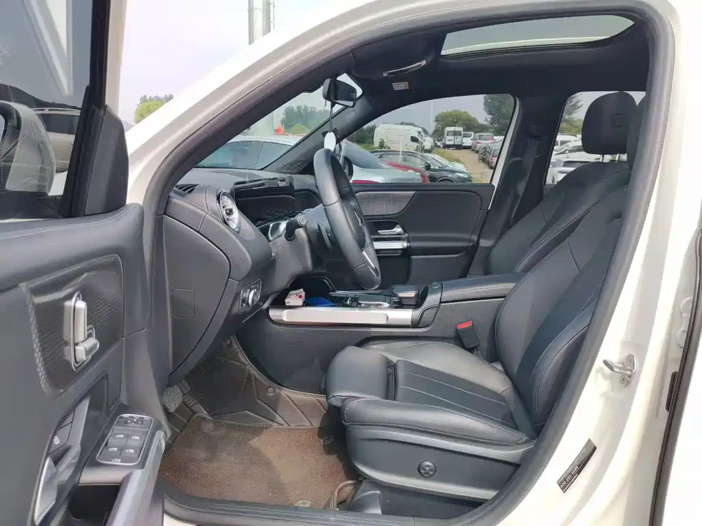 Mercedes-Benz GLB 2023 GLB 220