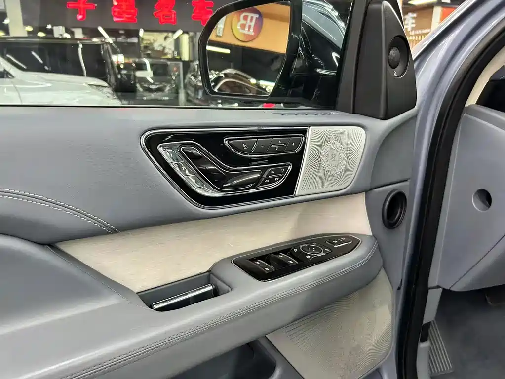 Lincoln Navigator — миниатюра 11