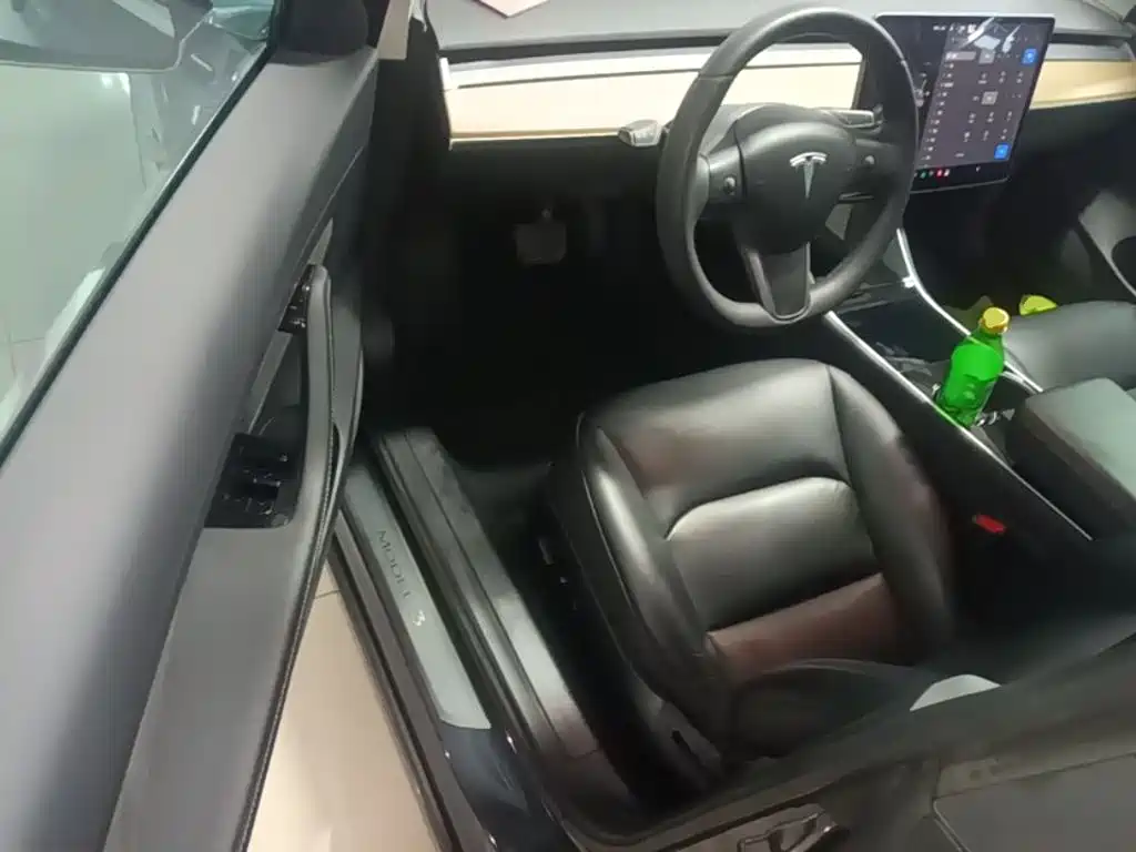 Tesla Model 3 — миниатюра 16