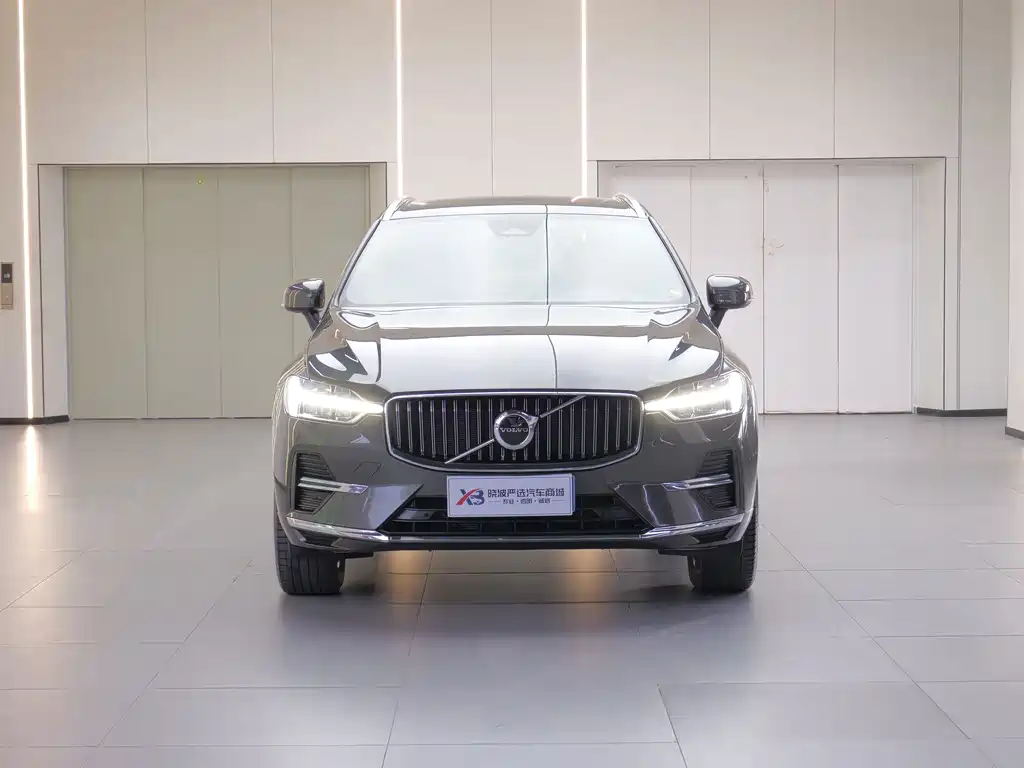 Volvo XC60 2022 — фото 2