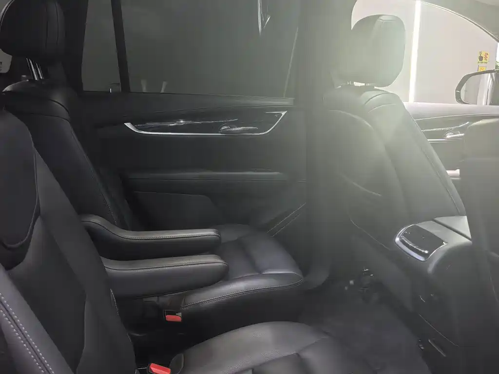 Cadillac XT6 — миниатюра 10