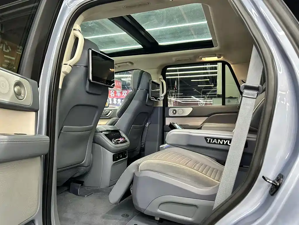 Lincoln Navigator — миниатюра 12