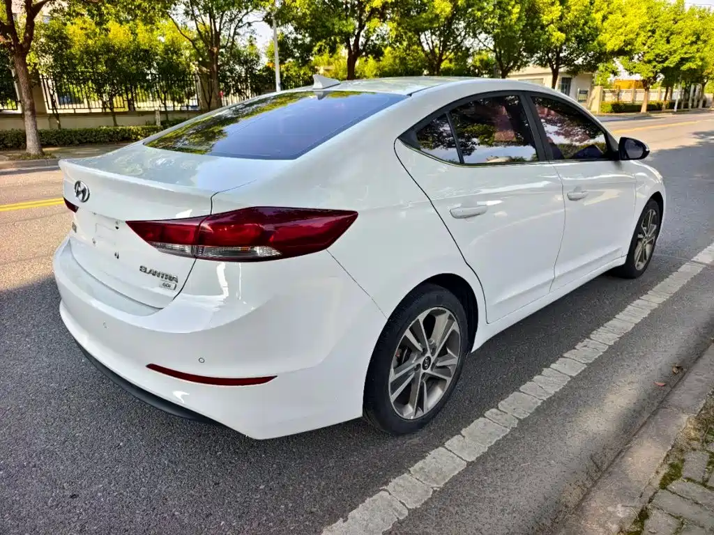 Hyundai Elantra — миниатюра 9