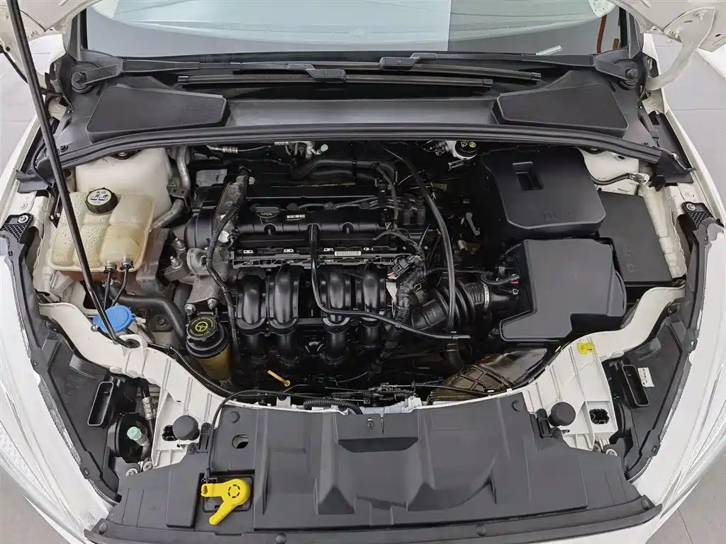 Ford Focus 2015 1.6L AT