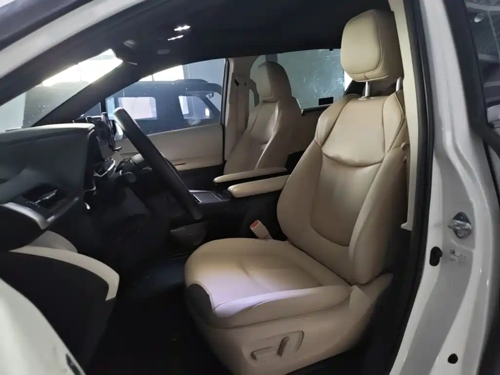 Toyota Granvia — миниатюра 15