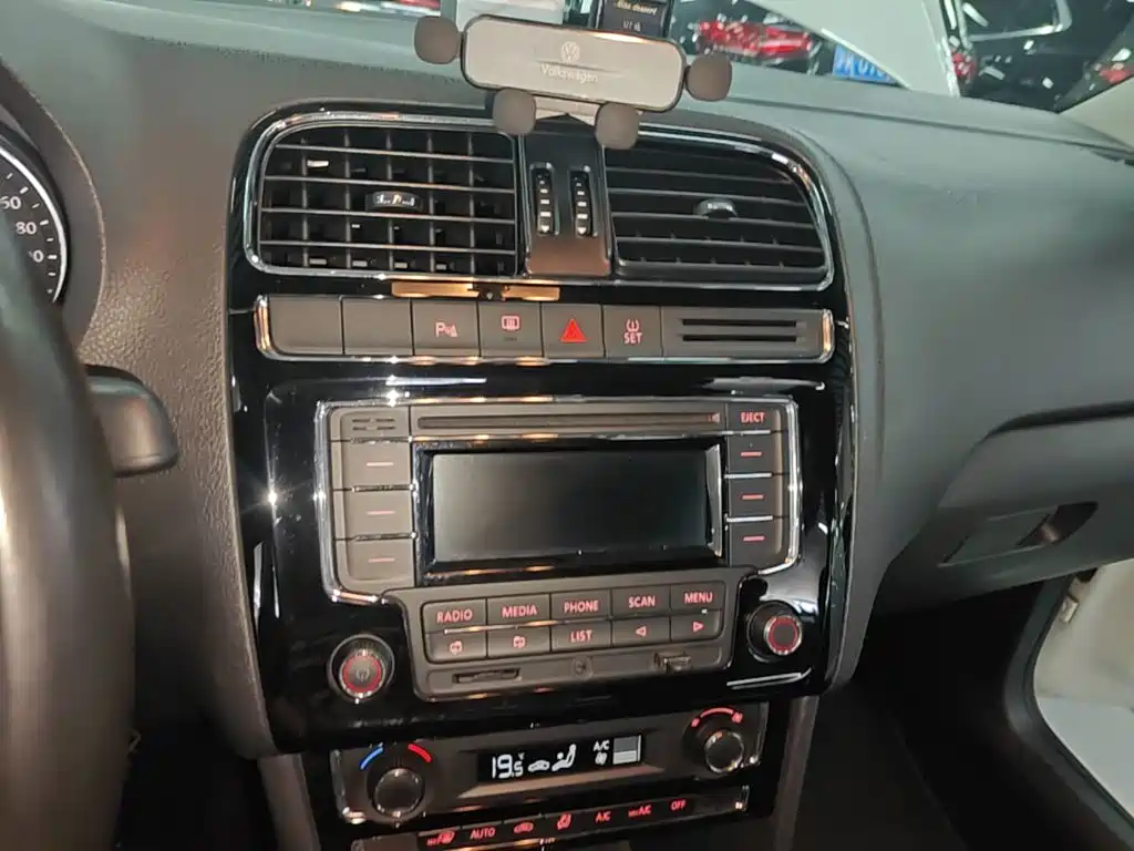 Volkswagen Polo — миниатюра 13