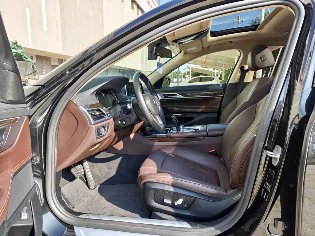 BMW 7 Series — миниатюра 5