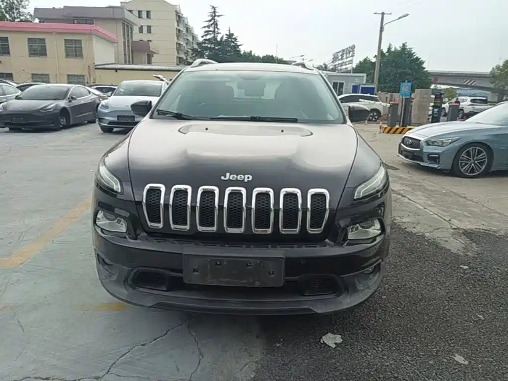 Jeep Cherokee — миниатюра 3