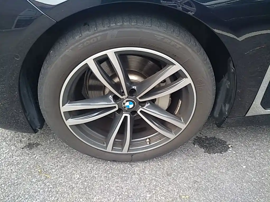 BMW 7 Series — миниатюра 23