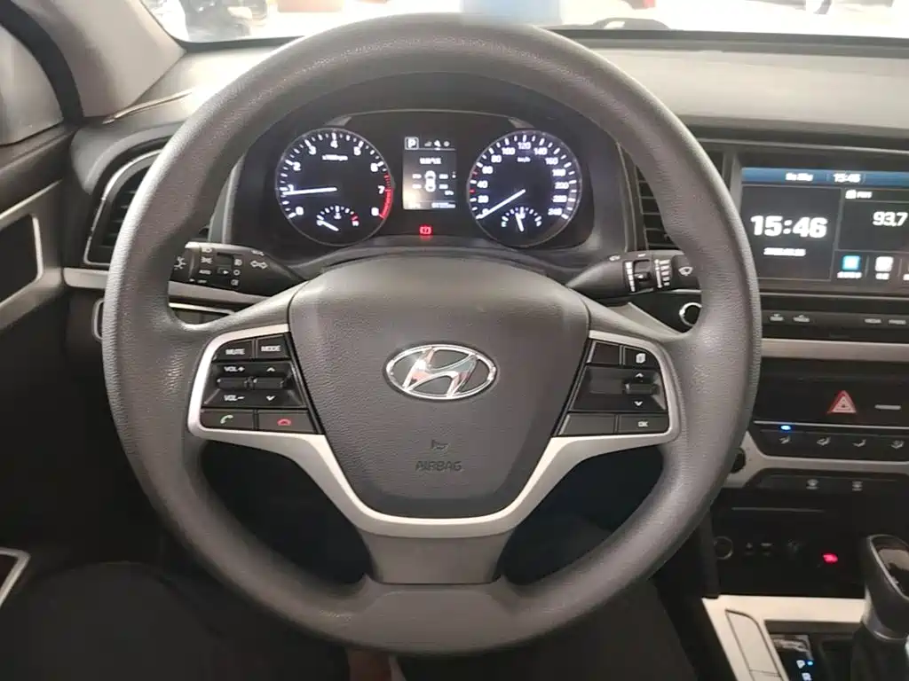 Hyundai Elantra — миниатюра 11