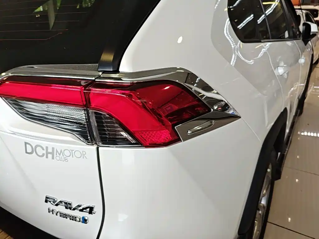 Toyota RAV4 — миниатюра 8