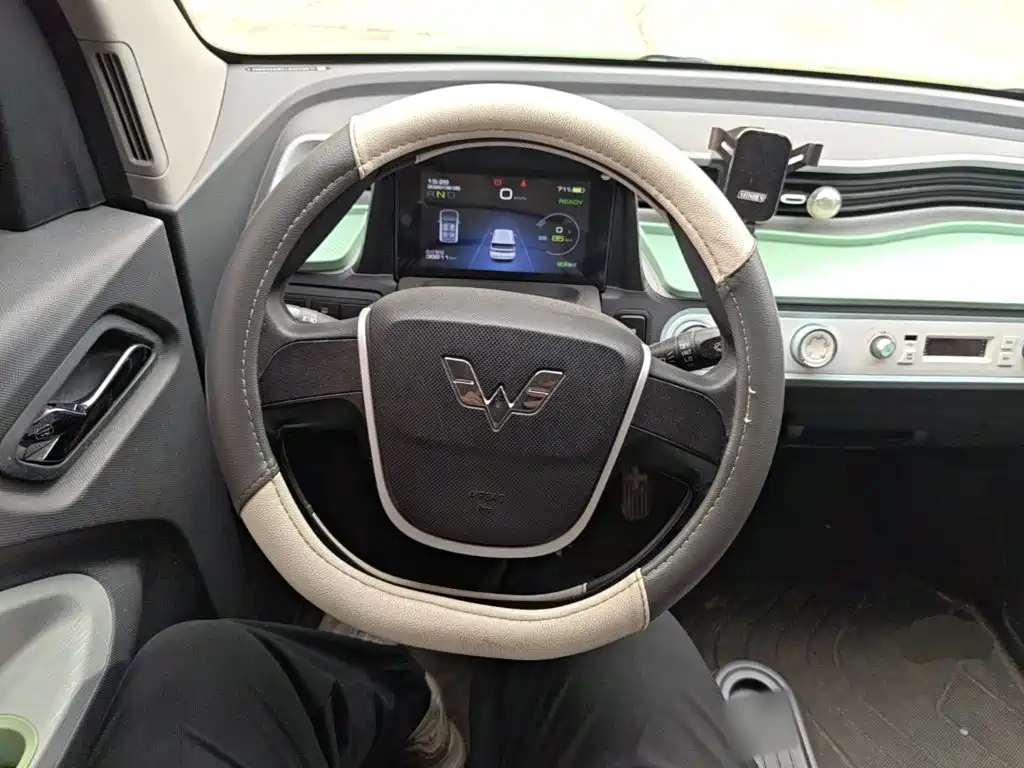 Wuling MINIEV — миниатюра 11