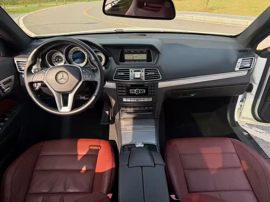 Mercedes-Benz E-Class (Import) — миниатюра 4