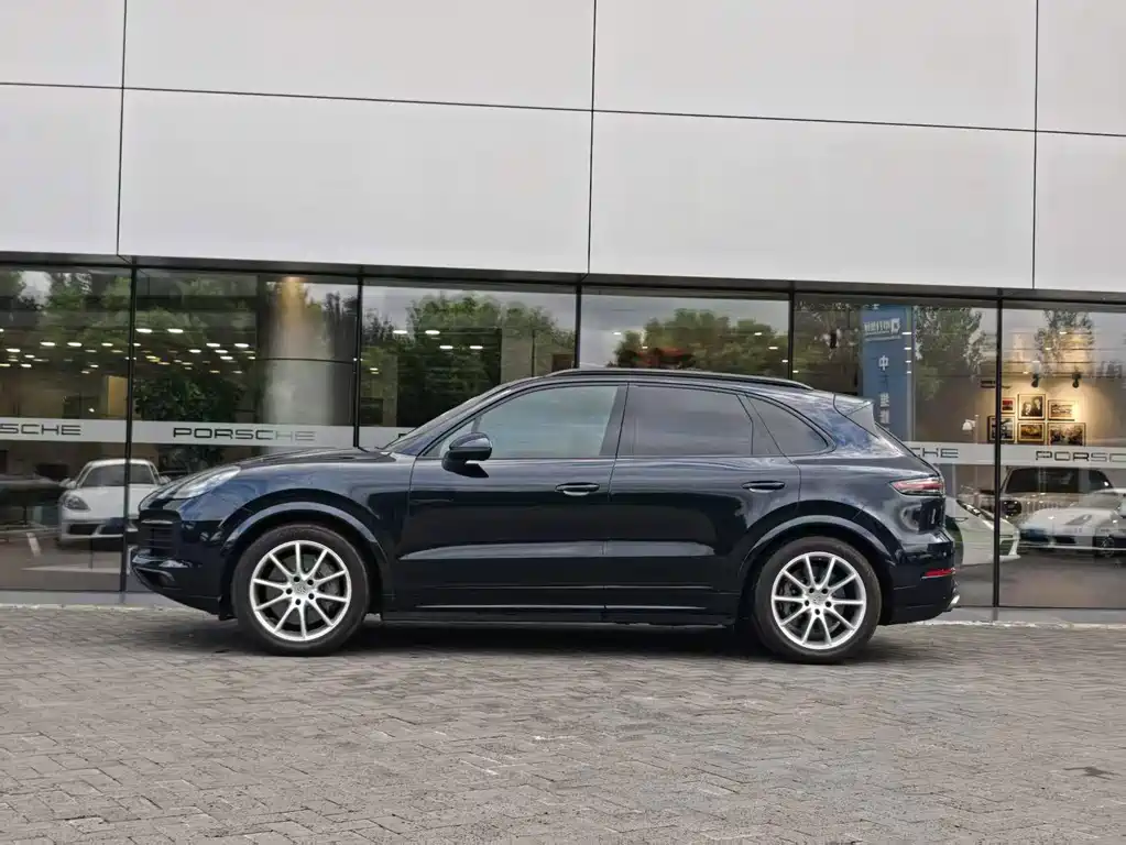 Porsche Cayenne — миниатюра 7