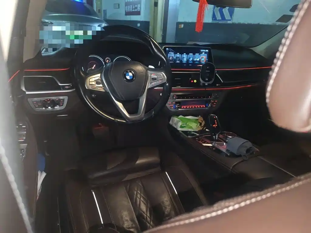 BMW 7 Series — миниатюра 3