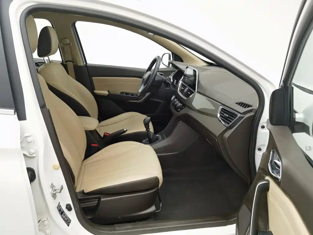 Baojun 310W — миниатюра 23