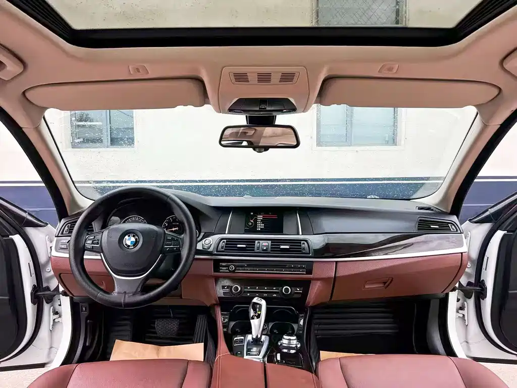 BMW 5 Series — миниатюра 9