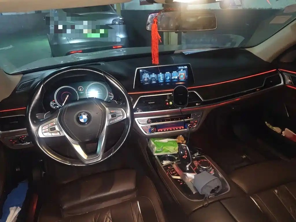 BMW 7 Series — миниатюра 13