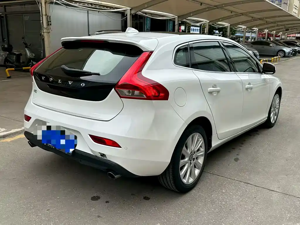 Volvo V40 — миниатюра 9
