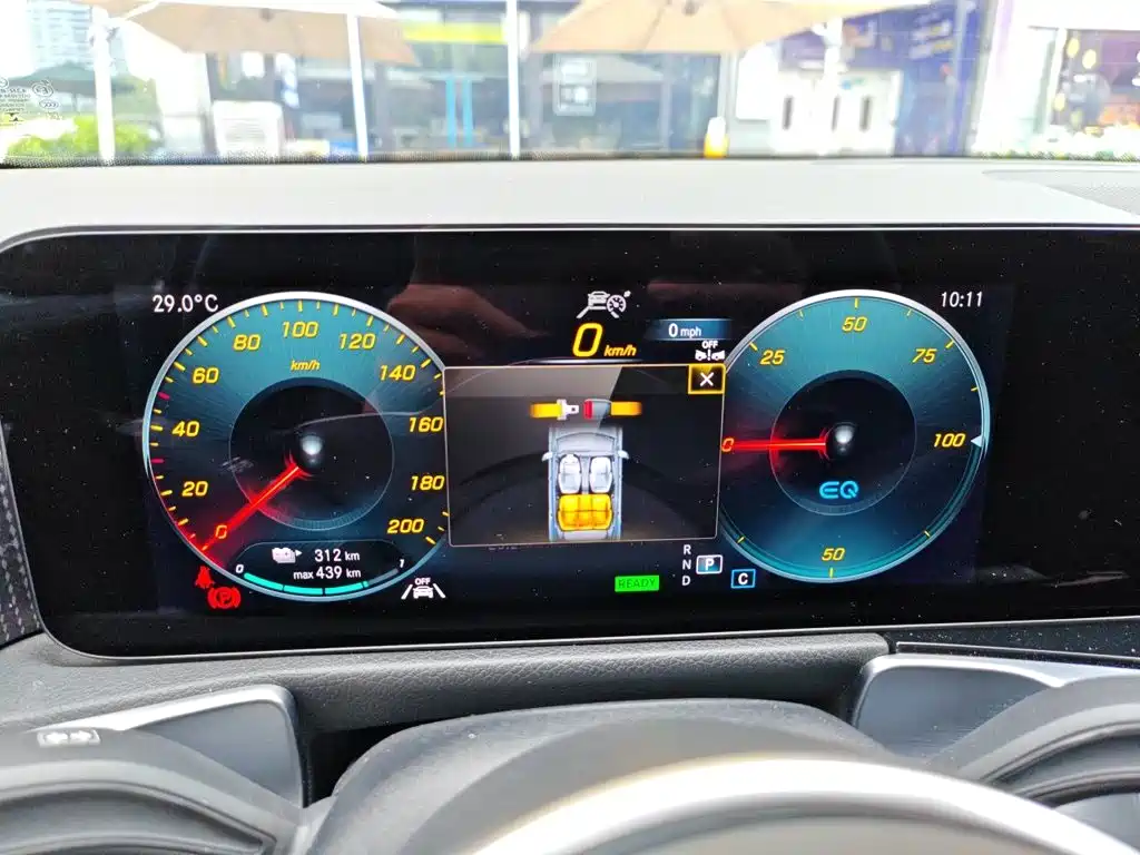 Mercedes-Benz EQB — миниатюра 12