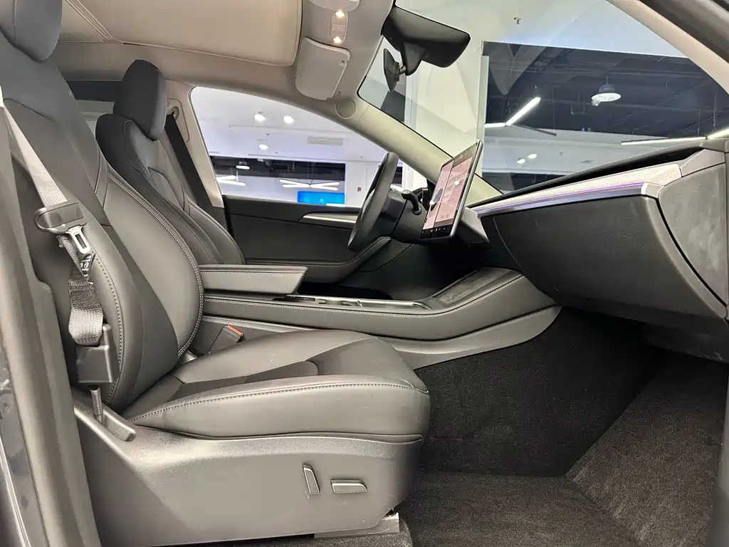 Tesla Model Y — миниатюра 14
