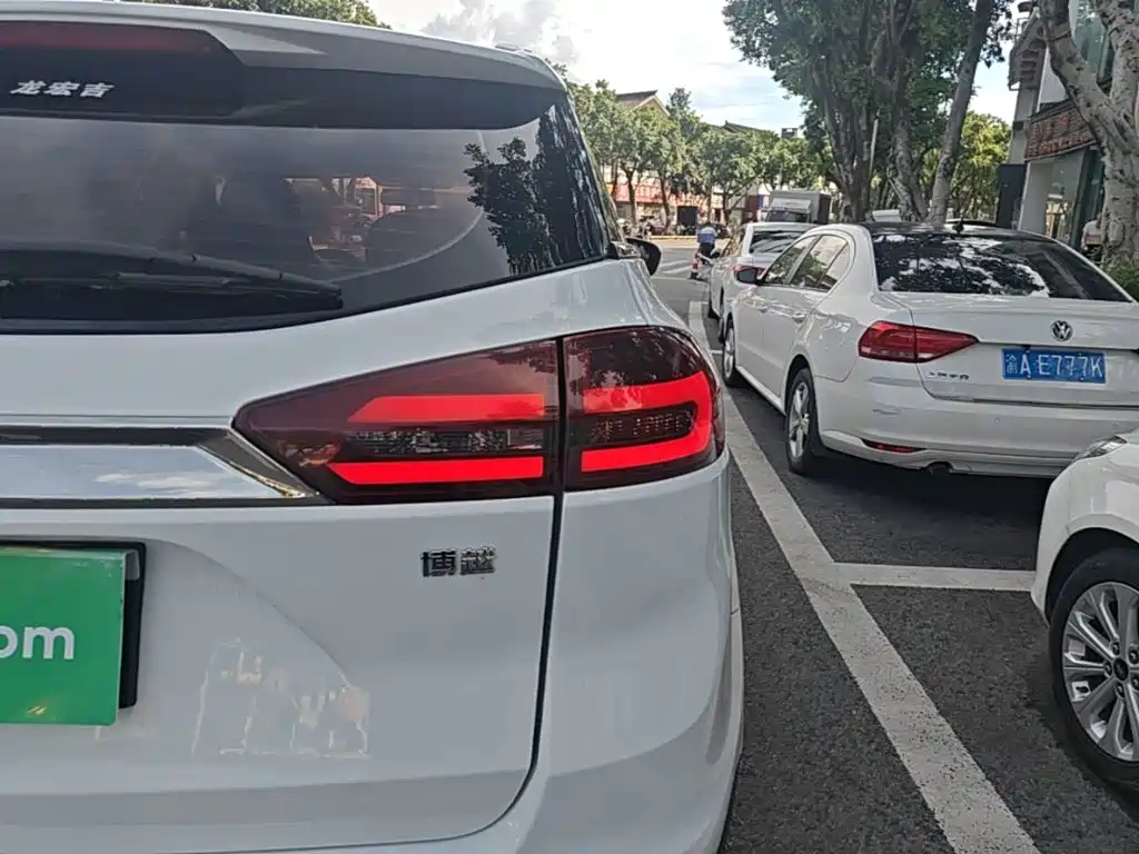 Geely Boyue — миниатюра 8