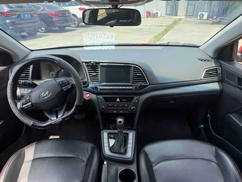 Hyundai Elantra — миниатюра 7