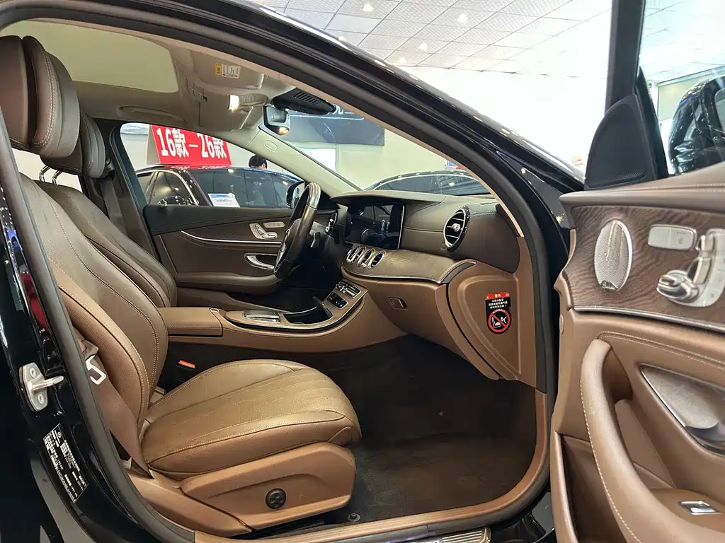 Mercedes-Benz E-Class — миниатюра 11