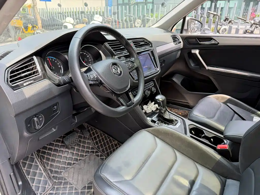 Volkswagen Tiguan L PHEV — миниатюра 7
