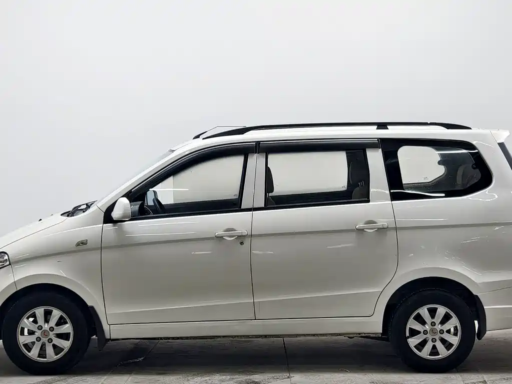 Wuling Hongguang — миниатюра 7