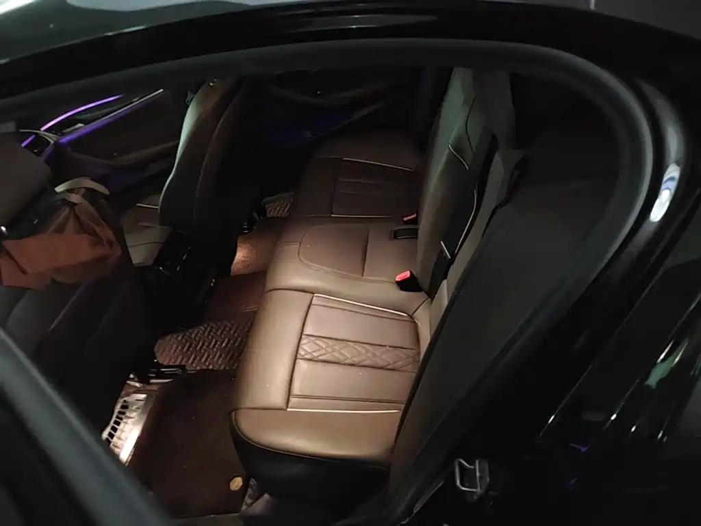 BMW 5 Series — миниатюра 19
