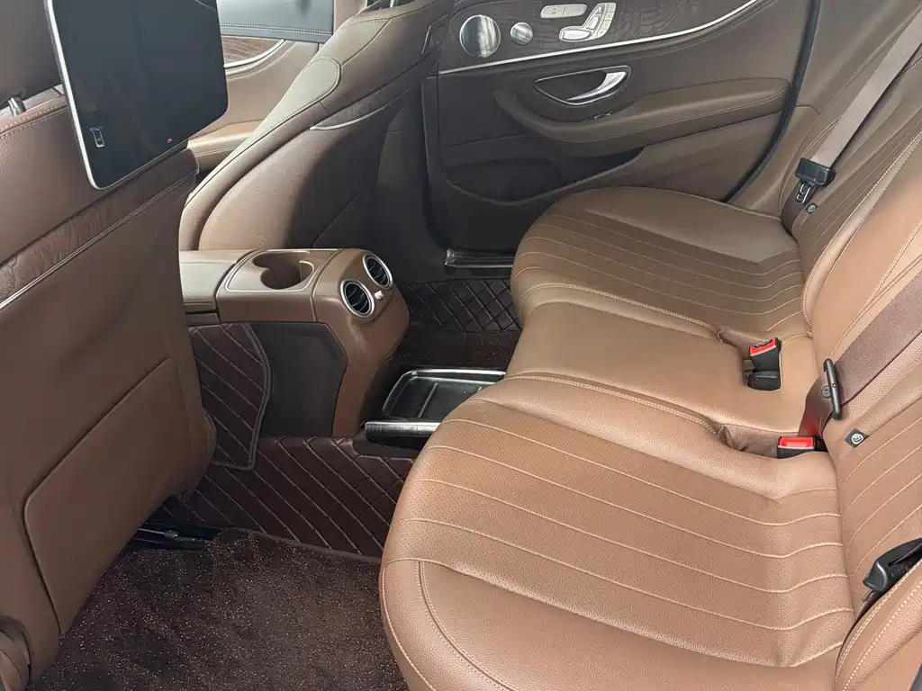 Mercedes-Benz E-Class — миниатюра 6