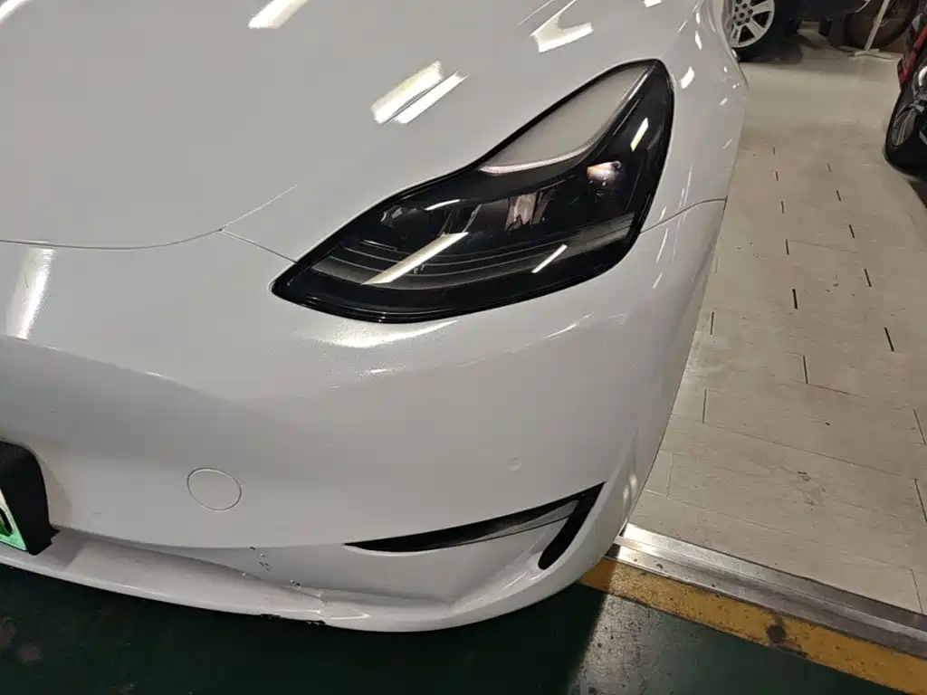 Tesla Model Y — миниатюра 24